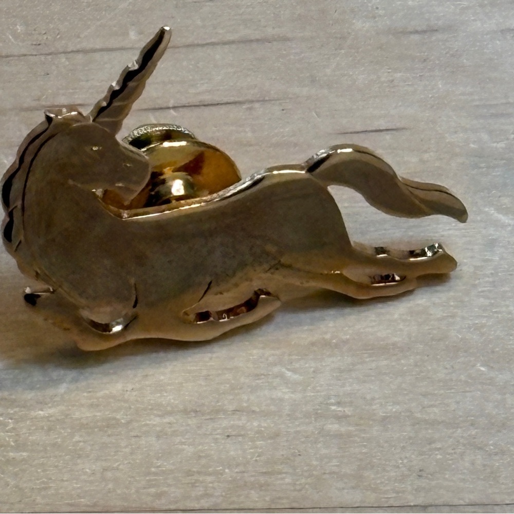 Avon Unicorn Pin - Gold Color Vintage 1981